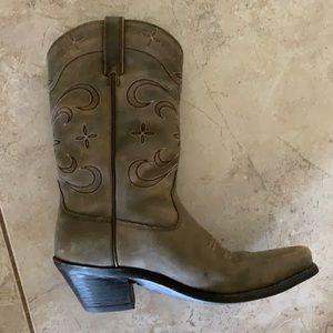 Women’s cowboy boots. Size 7.5. Worn approx 3x